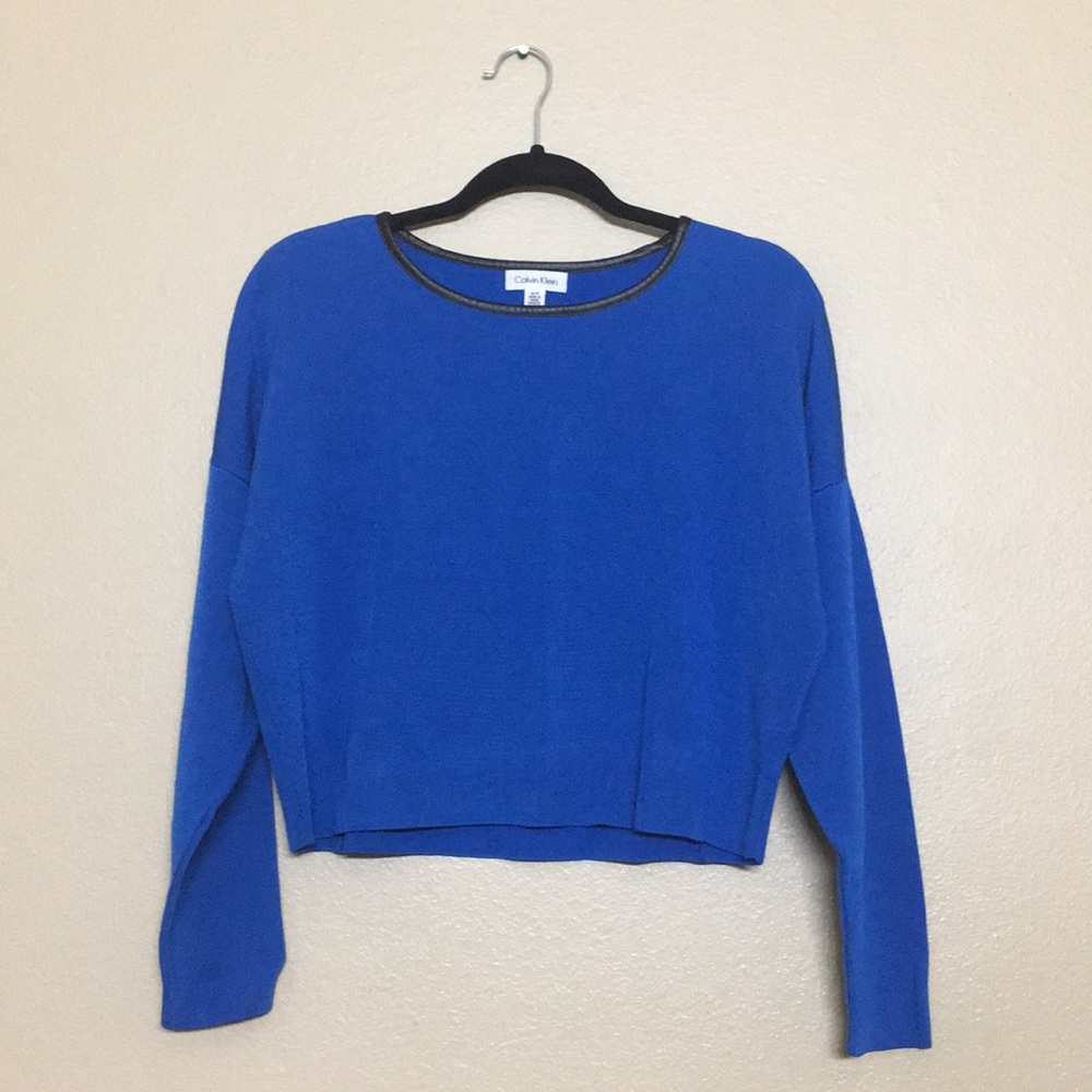 • Calvin Klein Cropped Pullover •